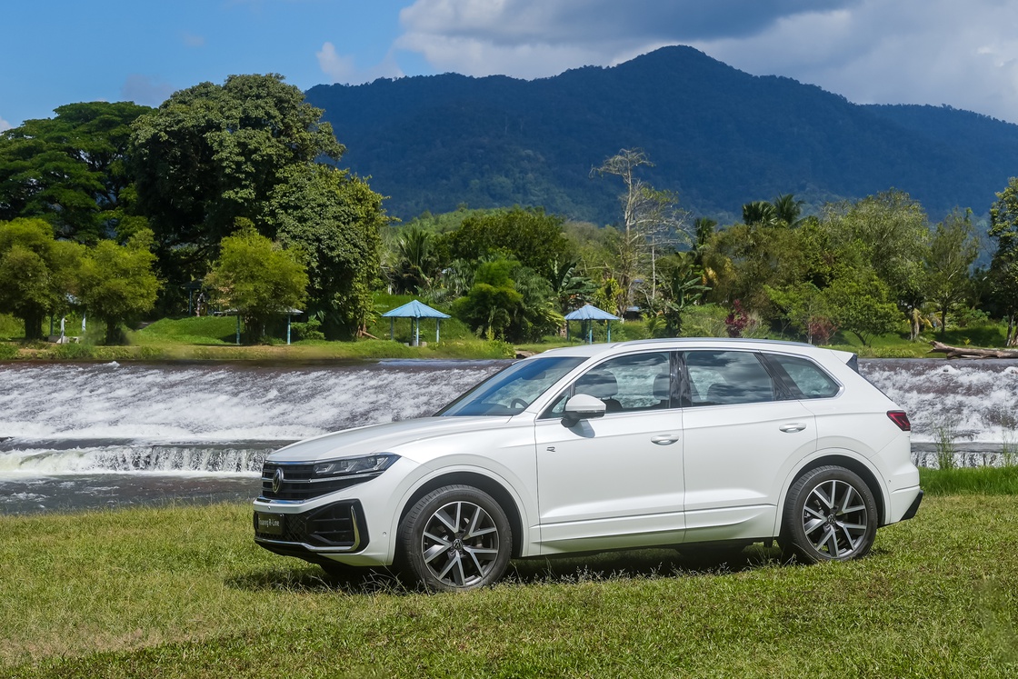 VW24_5_Touareg R-Line.jpg