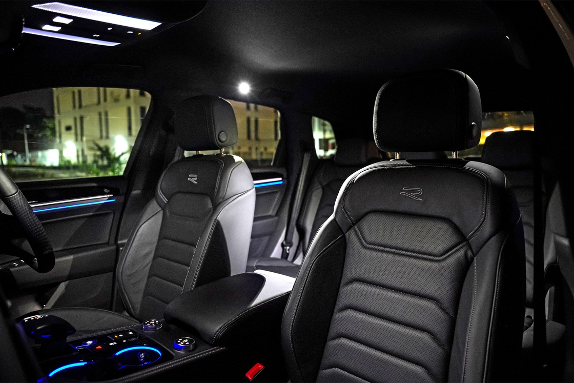 VW24_6_Touareg R-Line.jpg